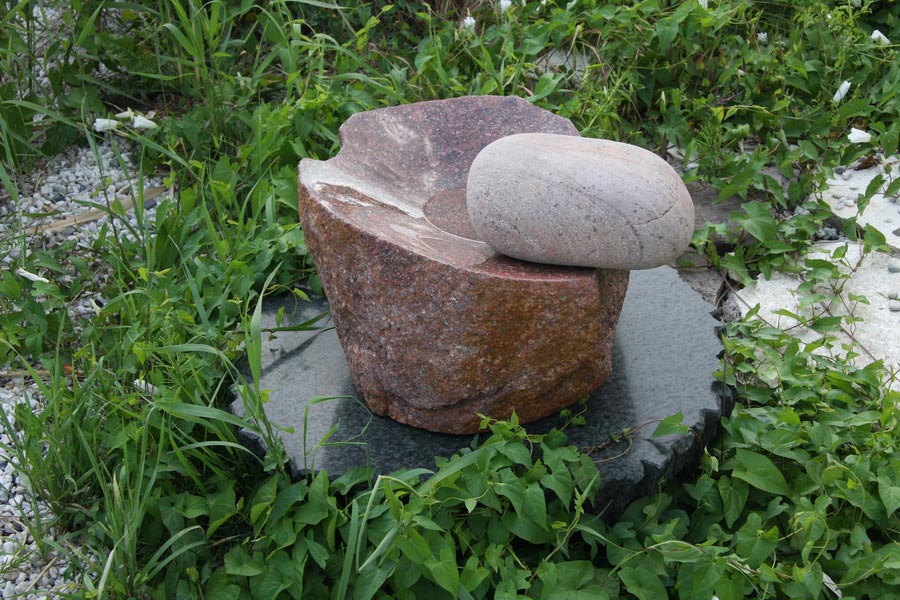 A slip of the tonque, 2010, granite, diabas, 80 x 80 x 65 cm